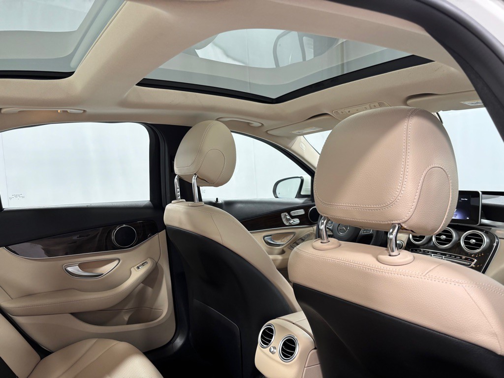 2017 Mercedes-Benz C-Class Image 26