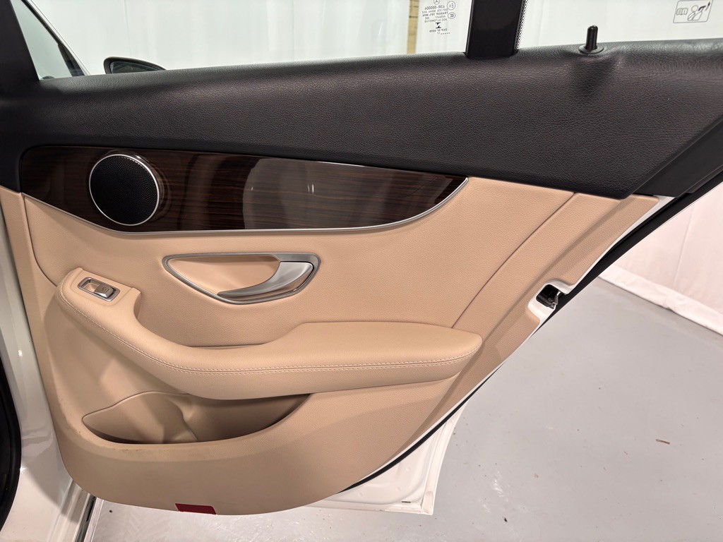 2017 Mercedes-Benz C-Class Image 27
