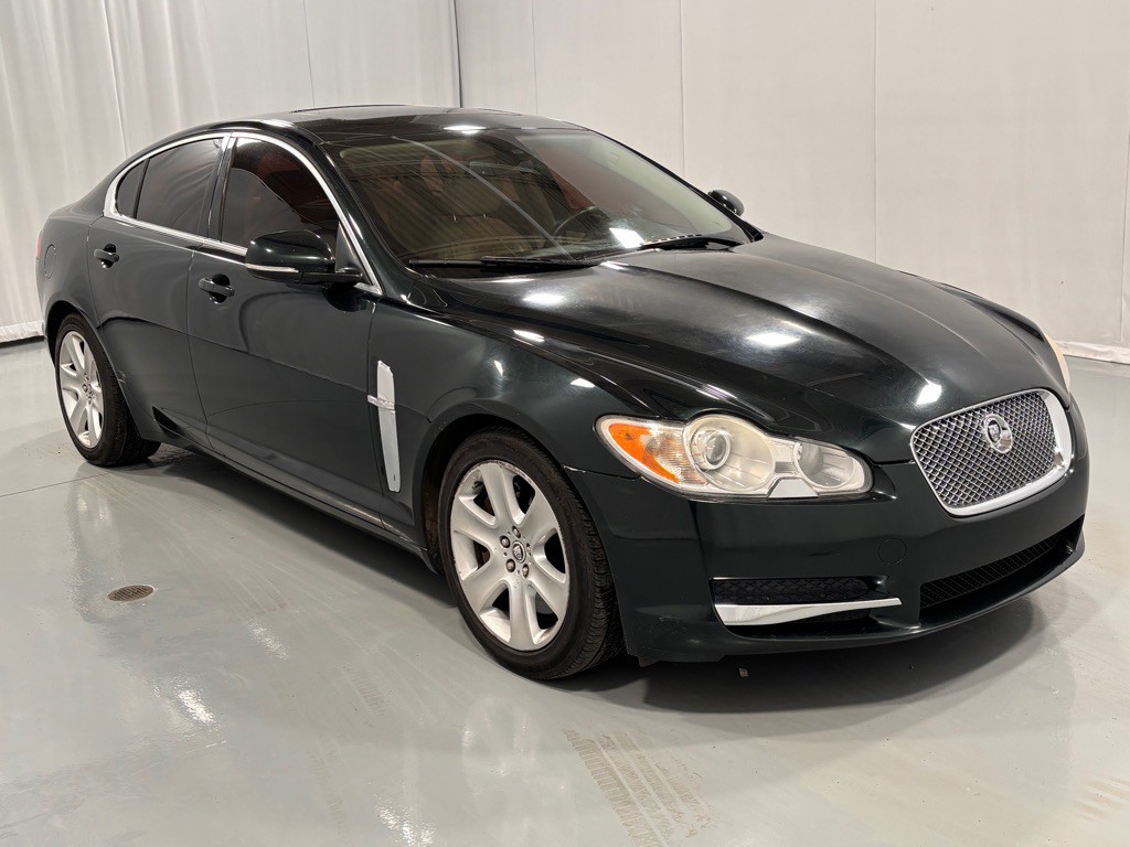2011 Jaguar XF Image 3