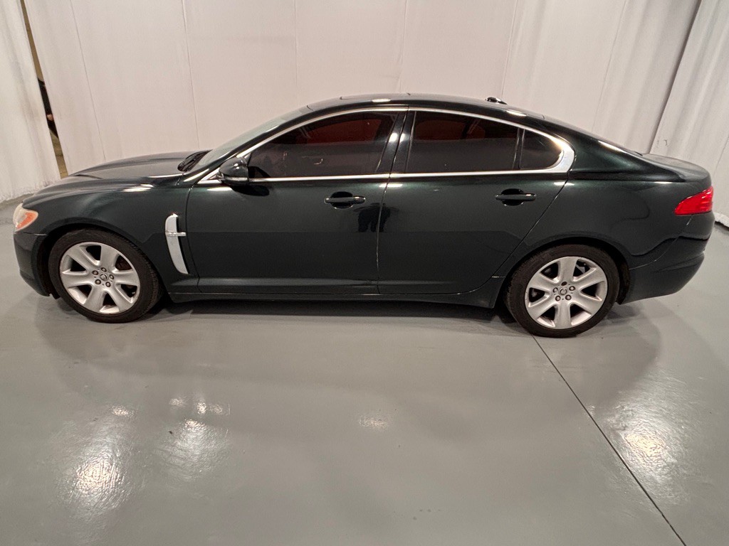 2011 Jaguar XF Image 8