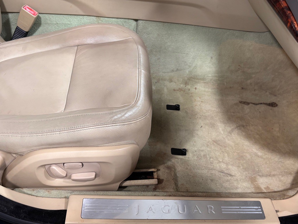 2011 Jaguar XF Image 18