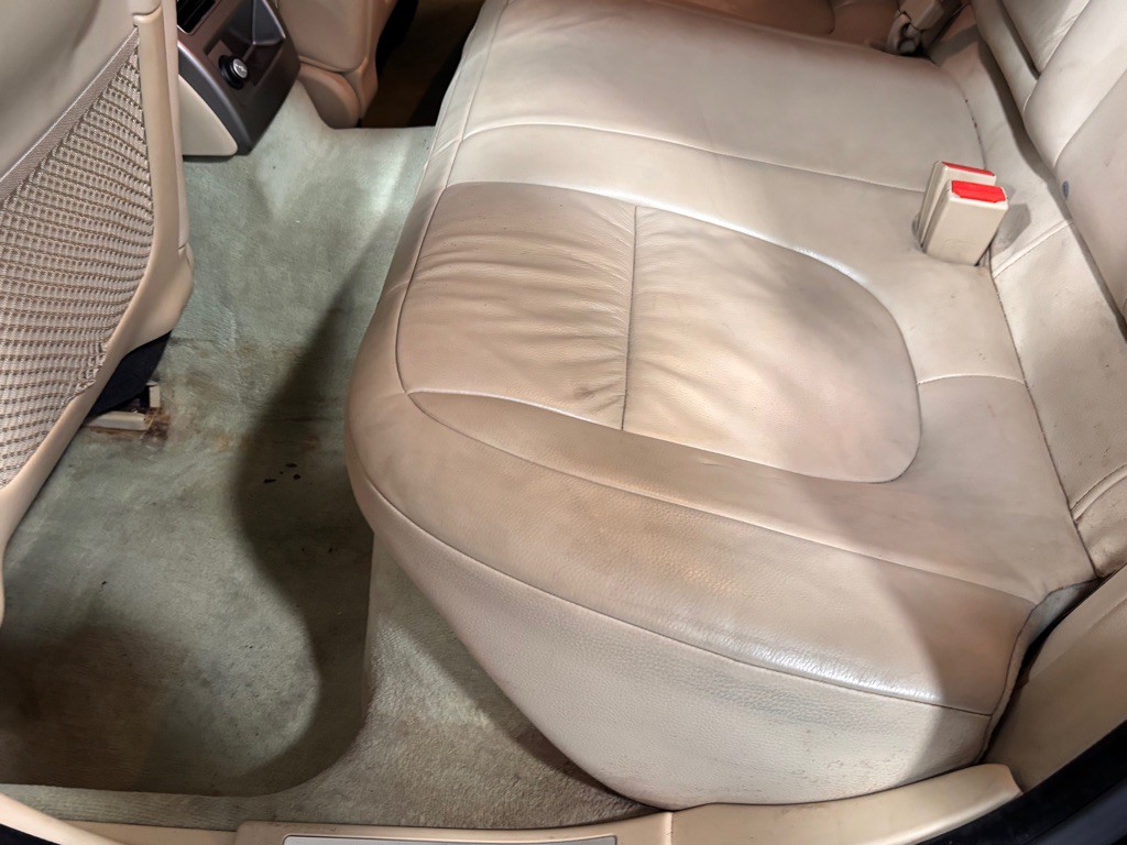 2011 Jaguar XF Image 21