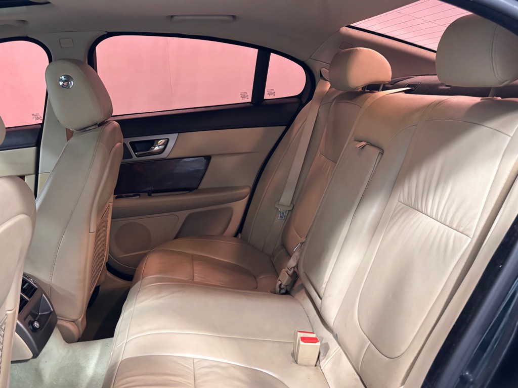 2011 Jaguar XF Image 22