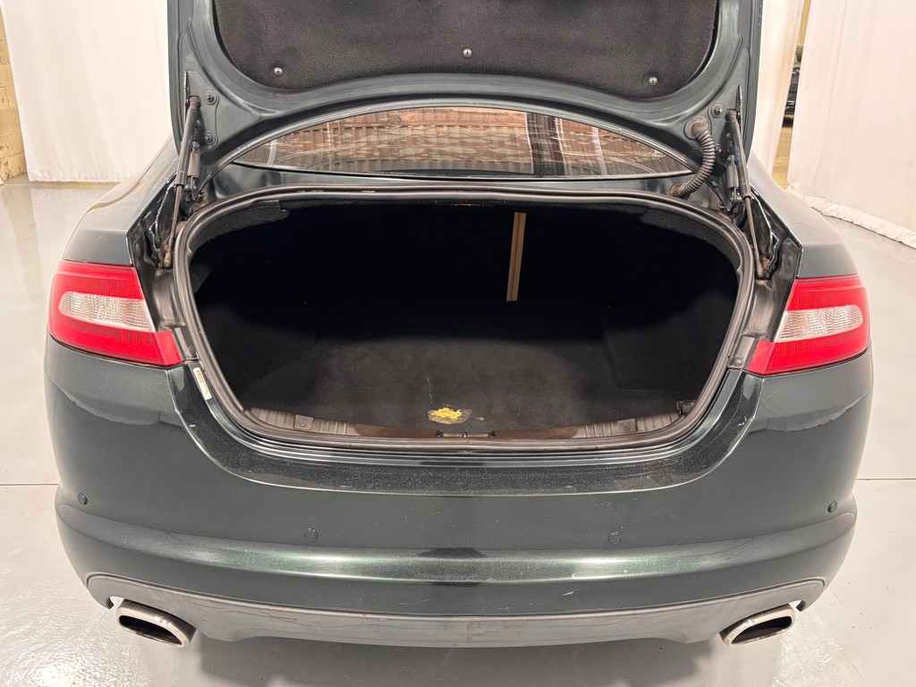 2011 Jaguar XF Image 28