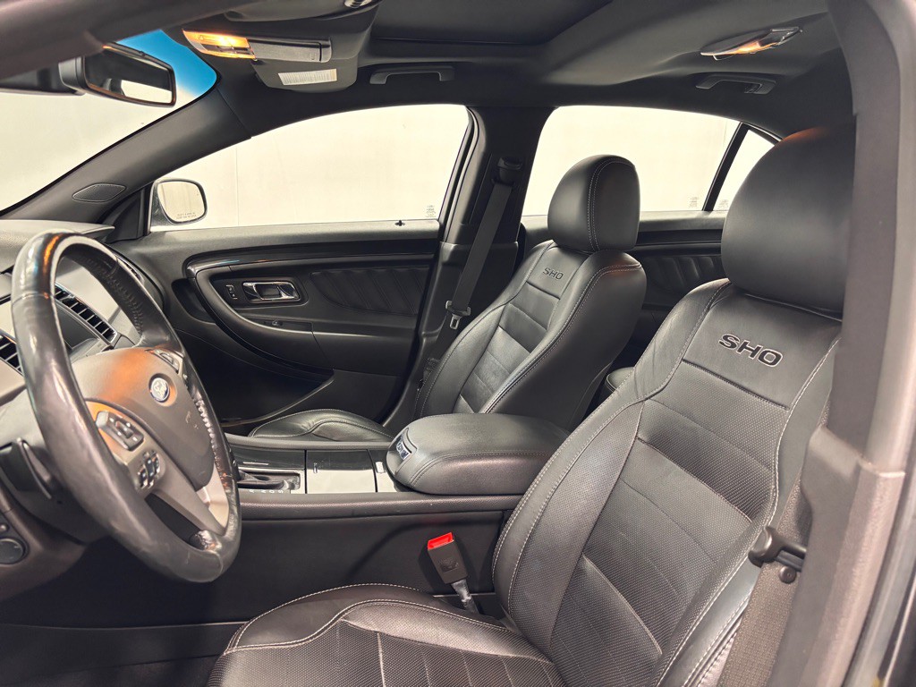 2018 Ford Taurus Image 12