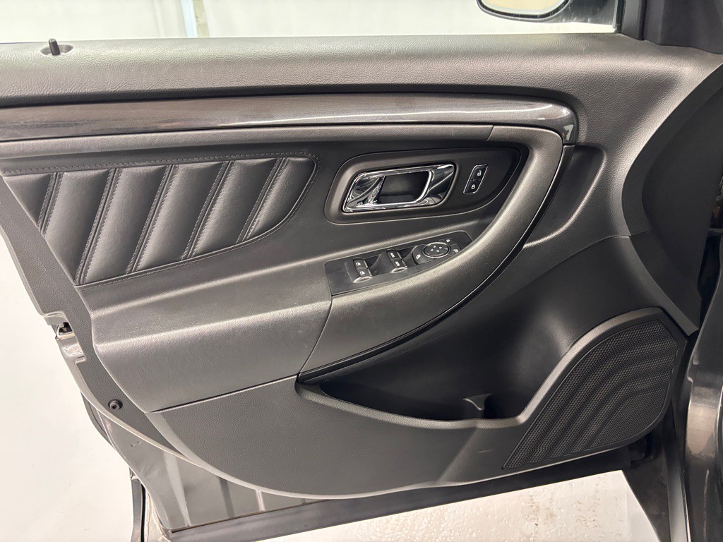 2018 Ford Taurus Image 16