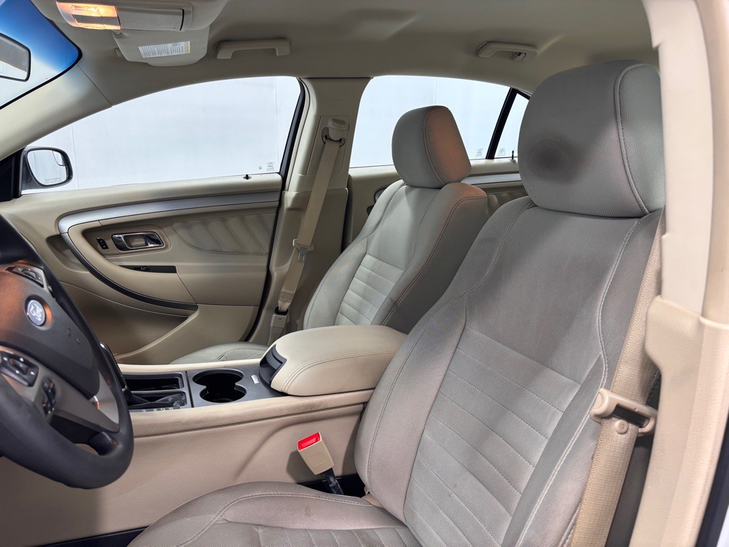 2018 Ford Taurus Image 12