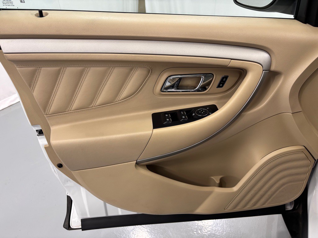 2018 Ford Taurus Image 16