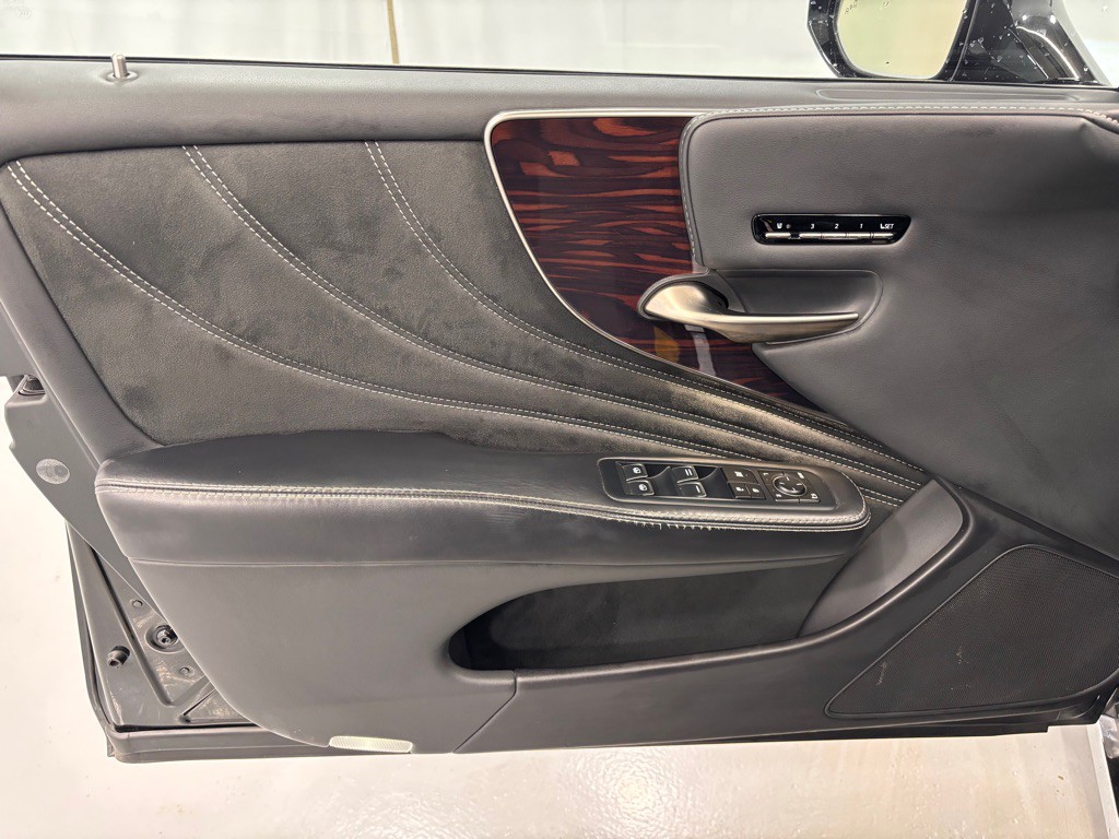 2018 Lexus LS Image 16