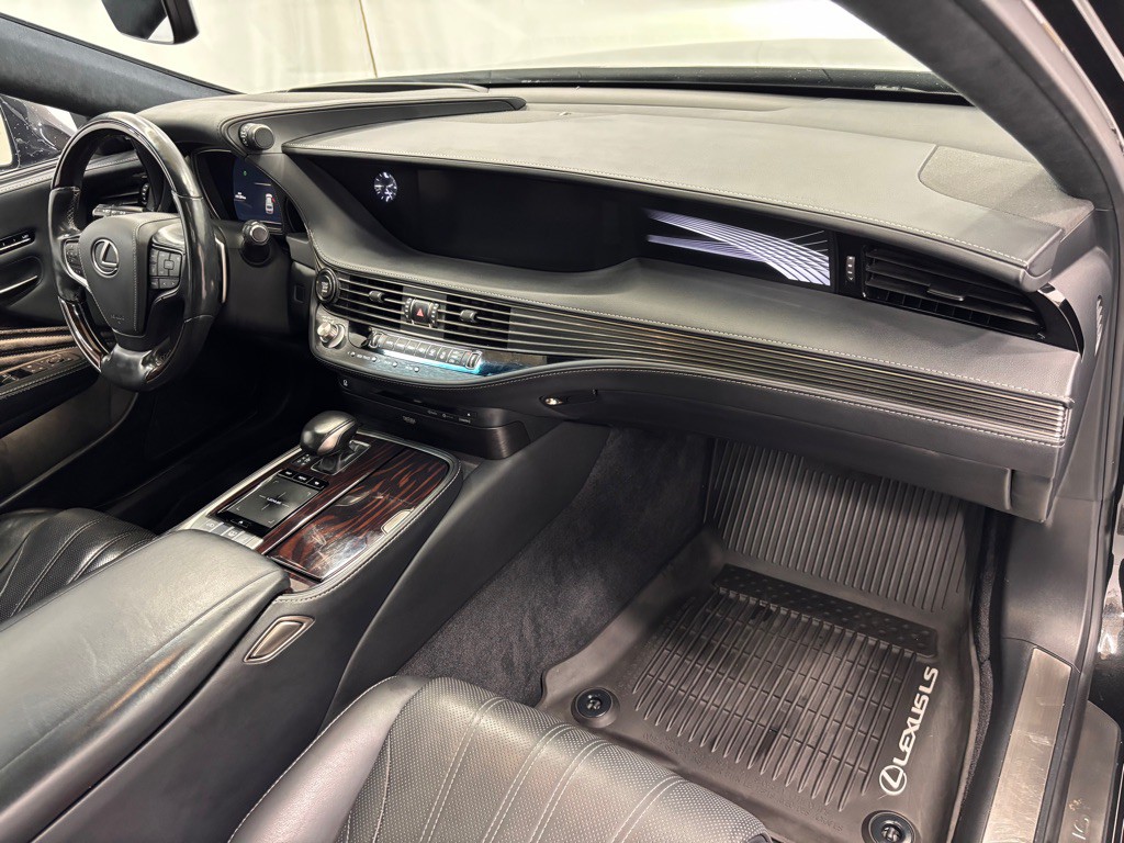 2018 Lexus LS Image 17