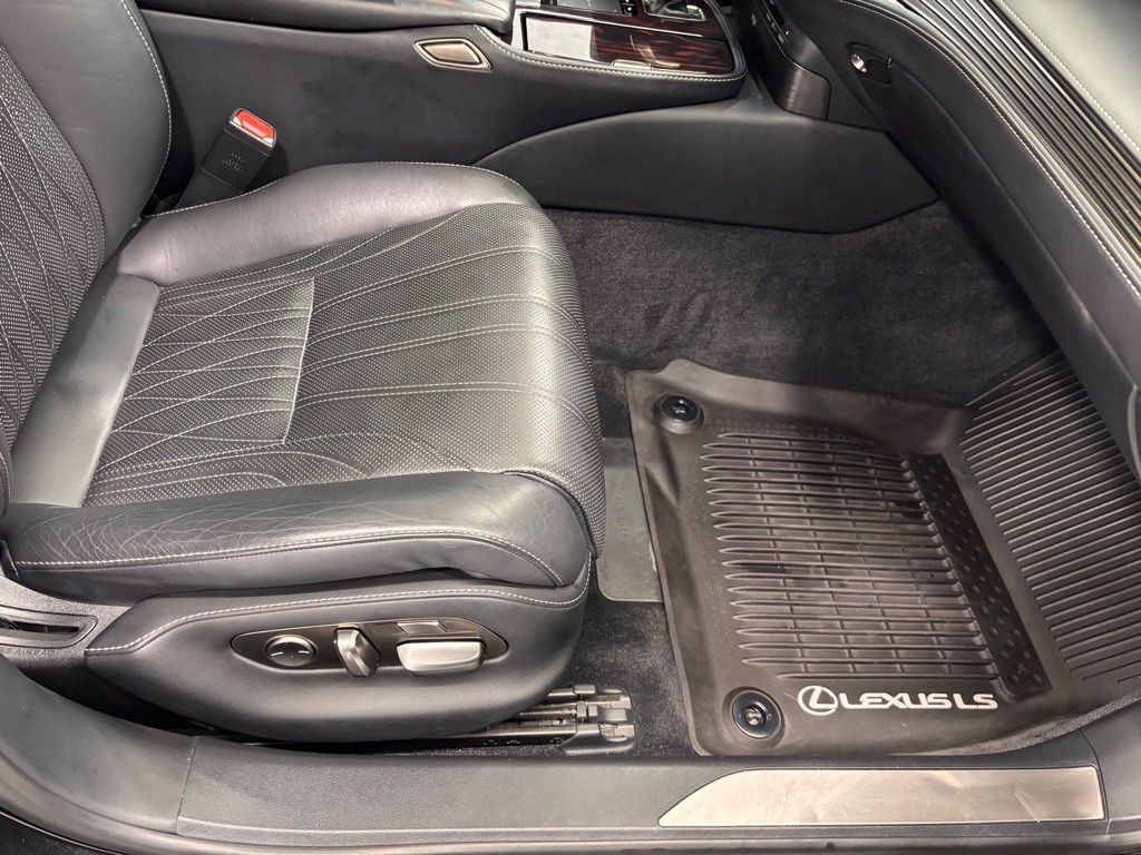 2018 Lexus LS Image 18