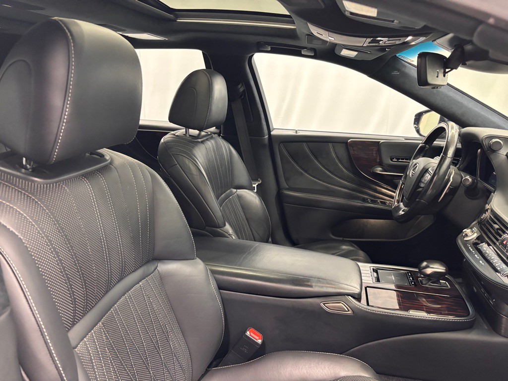 2018 Lexus LS Image 19