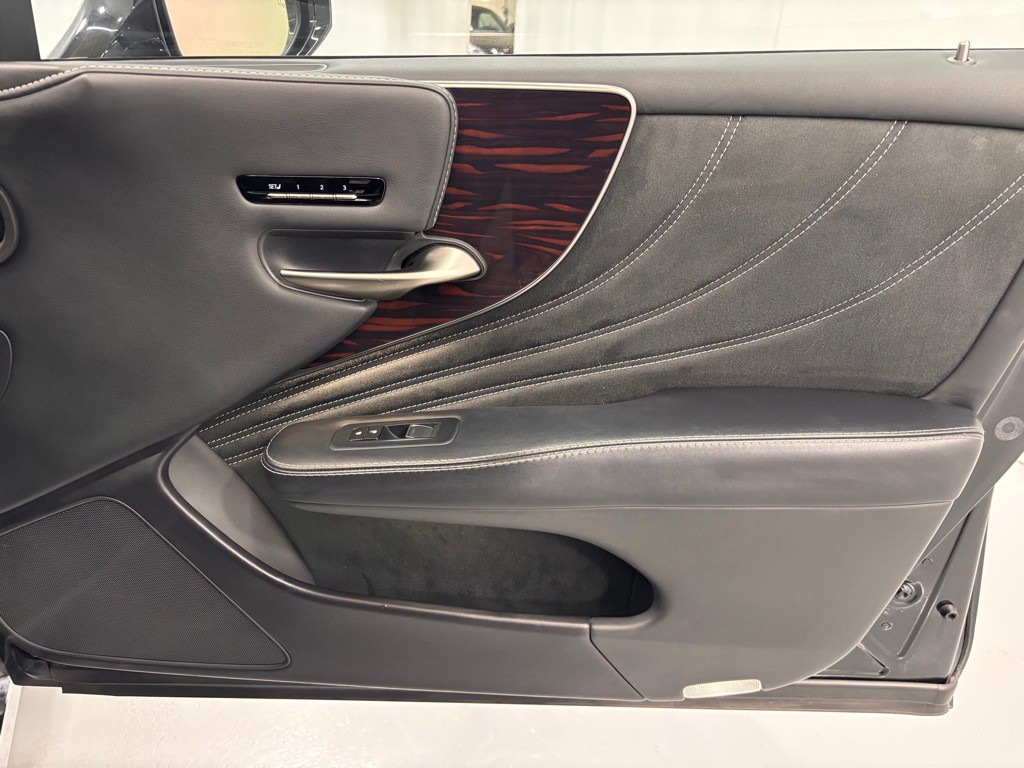 2018 Lexus LS Image 20