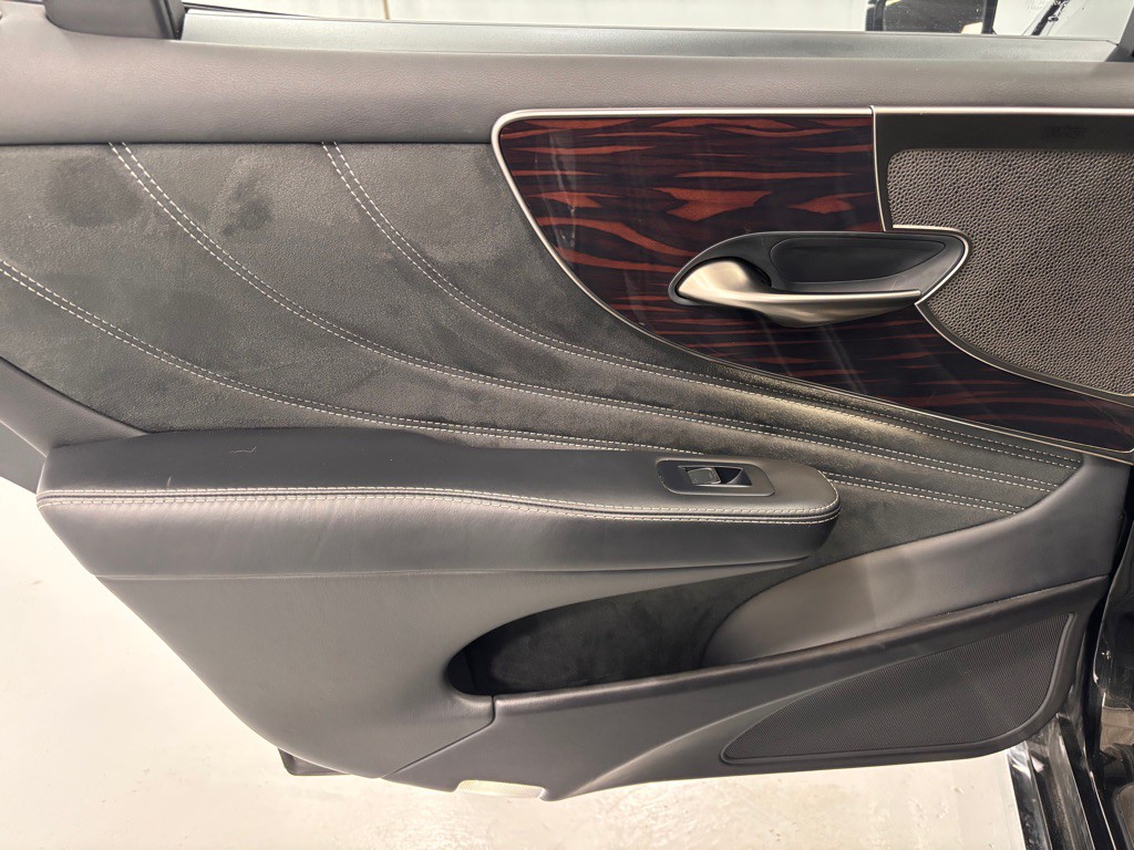 2018 Lexus LS Image 23