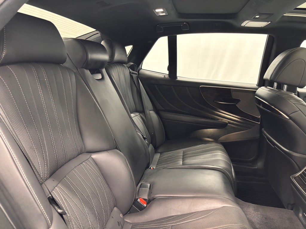 2018 Lexus LS Image 25