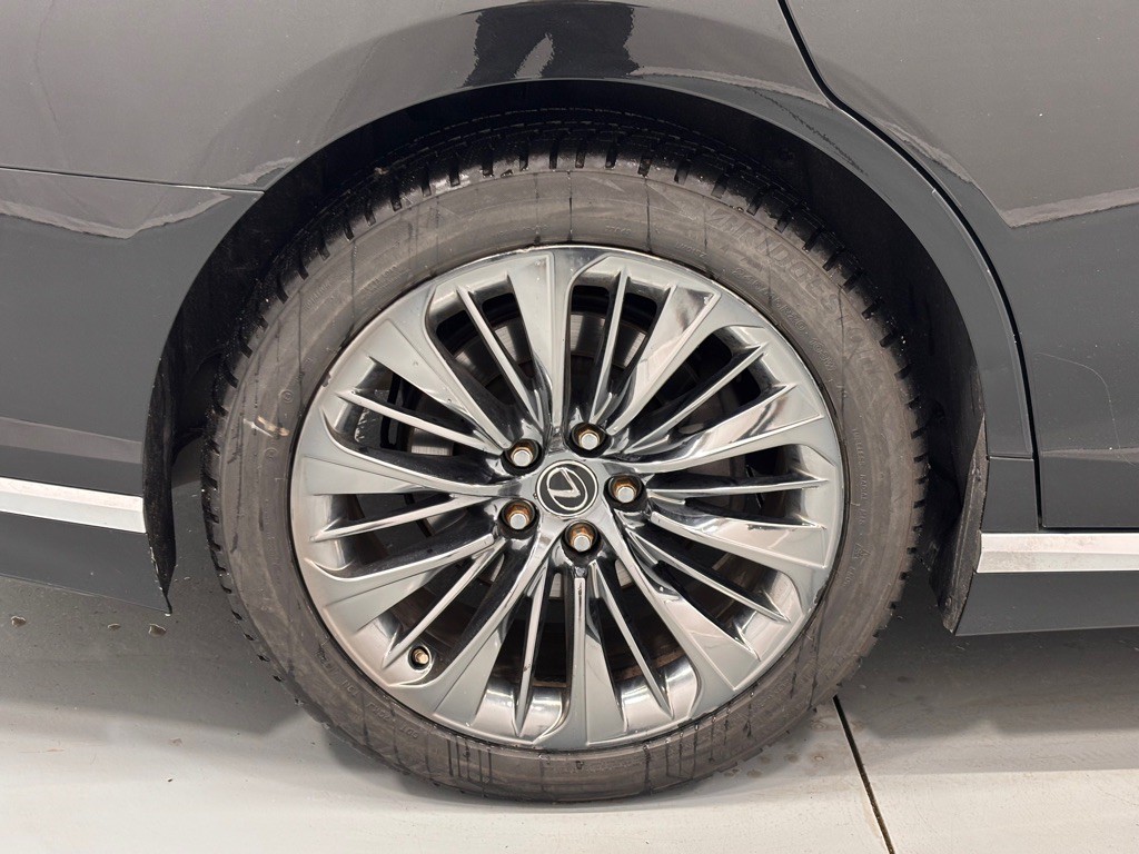 2018 Lexus LS Image 33