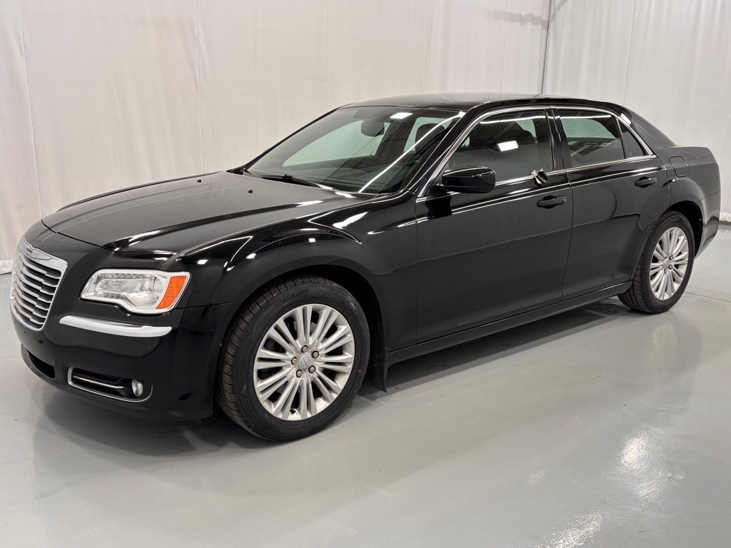 2013 Chrysler 300 Image 1