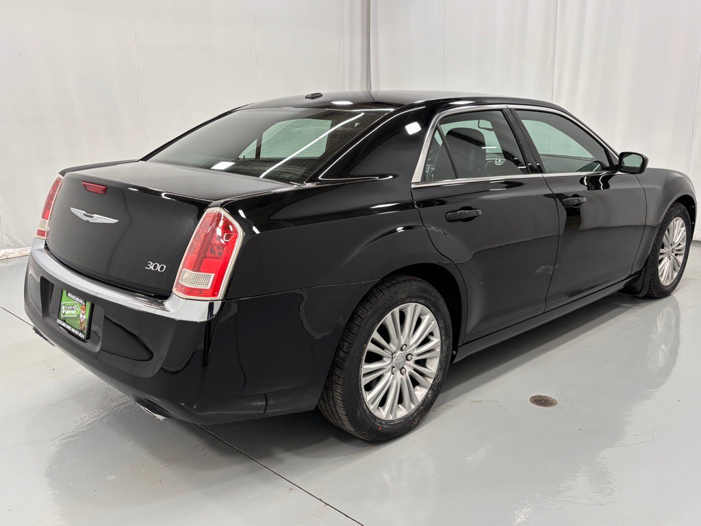 2013 Chrysler 300 Image 5
