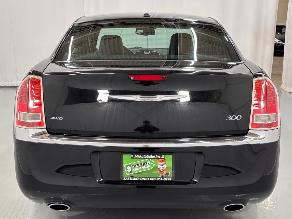 2013 Chrysler 300 Image 6