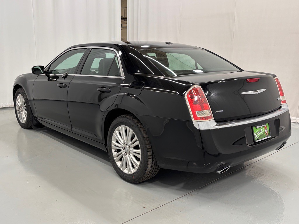 2013 Chrysler 300 Image 7