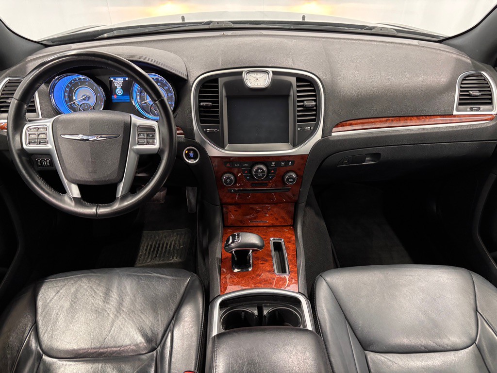 2013 Chrysler 300 Image 10