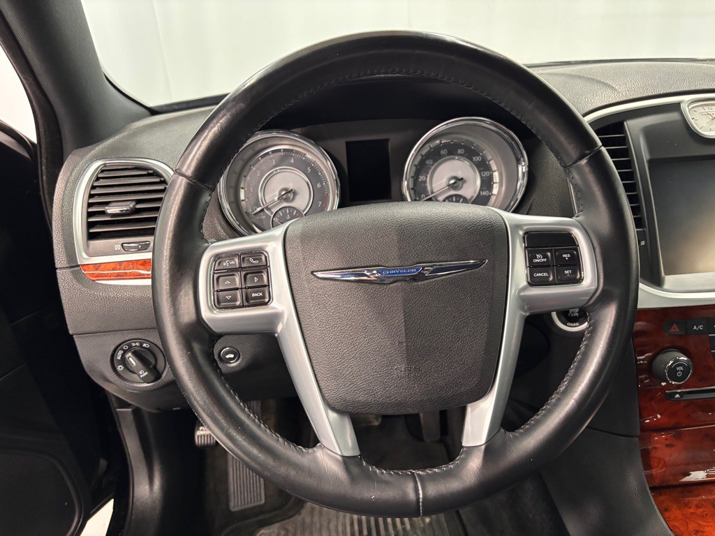 2013 Chrysler 300 Image 13