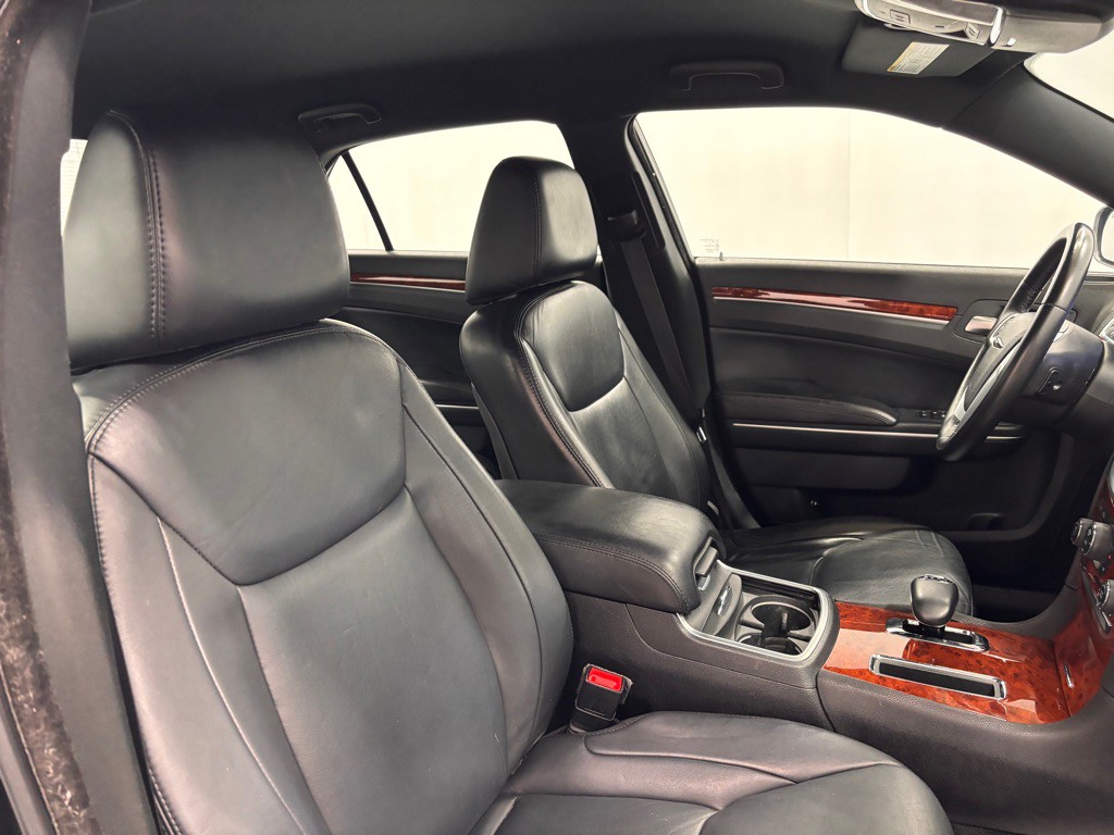 2013 Chrysler 300 Image 19