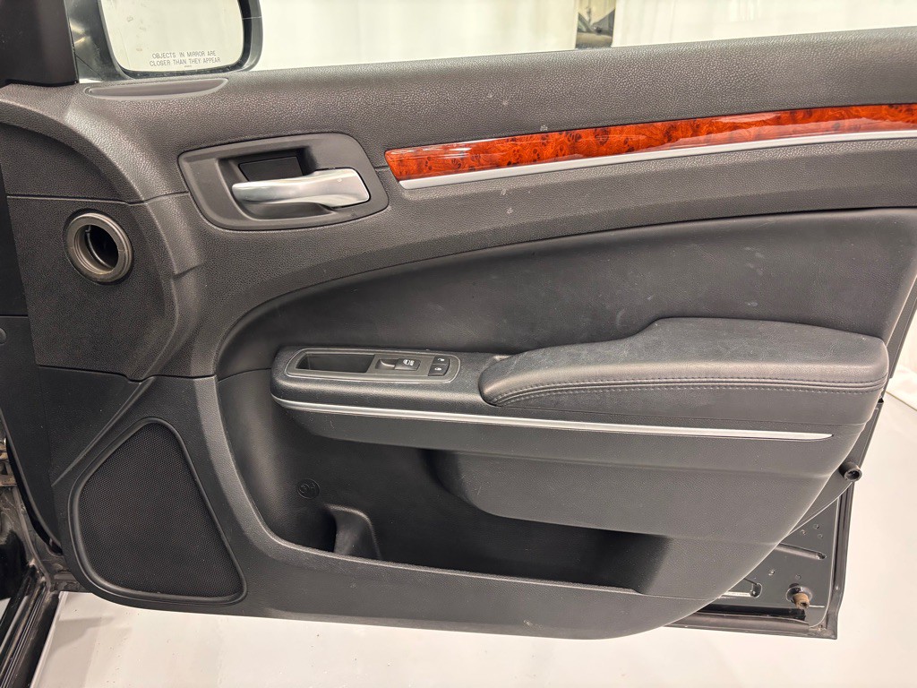 2013 Chrysler 300 Image 20