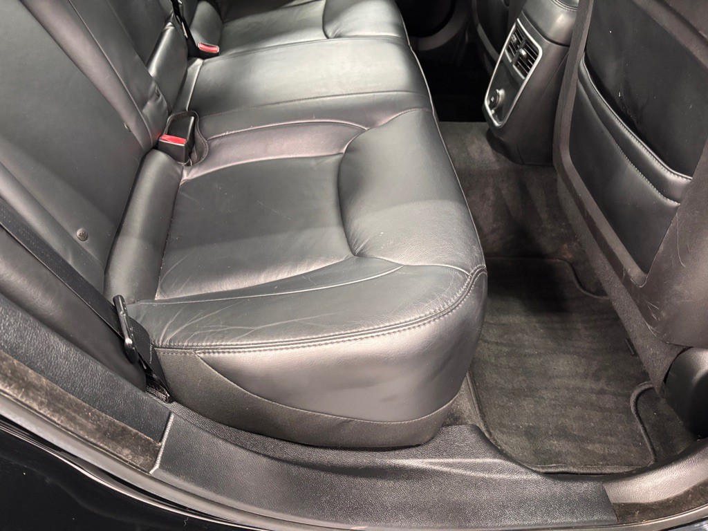 2013 Chrysler 300 Image 24