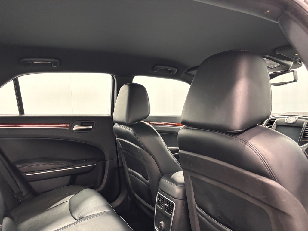 2013 Chrysler 300 Image 26