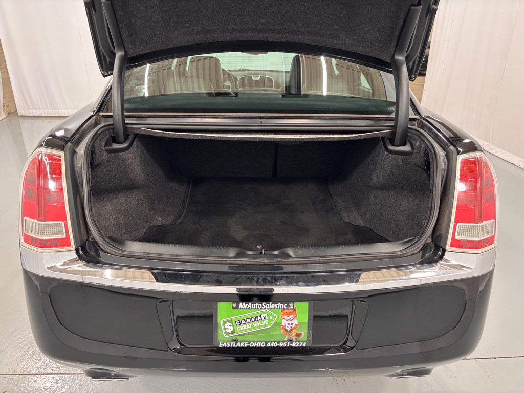 2013 Chrysler 300 Image 28