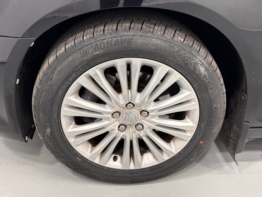 2013 Chrysler 300 Image 30