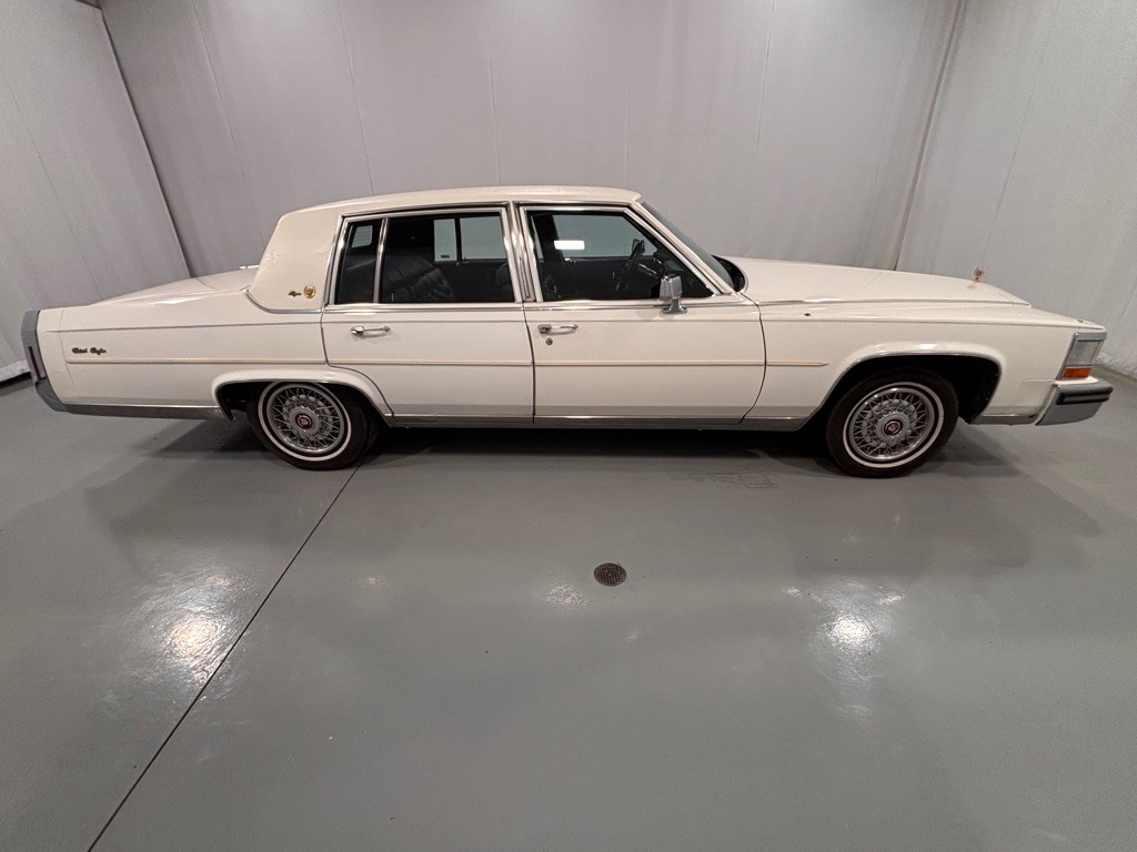 1987 Cadillac Brougham Image 4