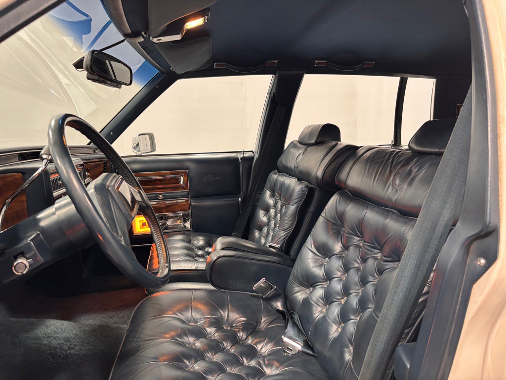 1987 Cadillac Brougham Image 12