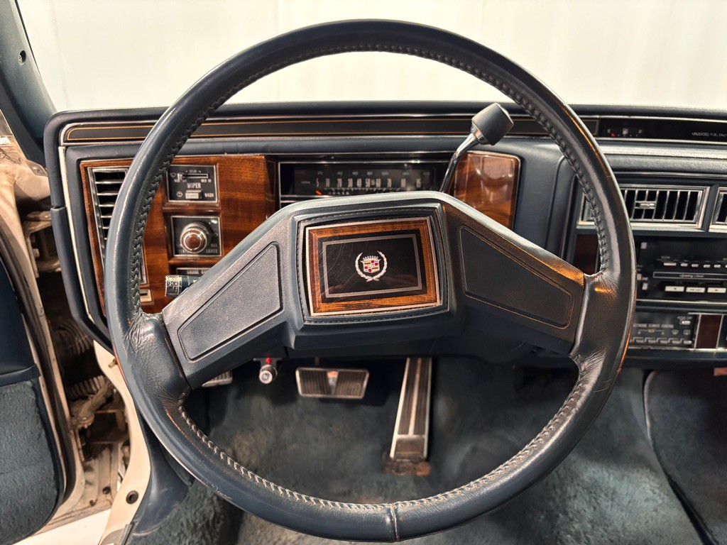 1987 Cadillac Brougham Image 13