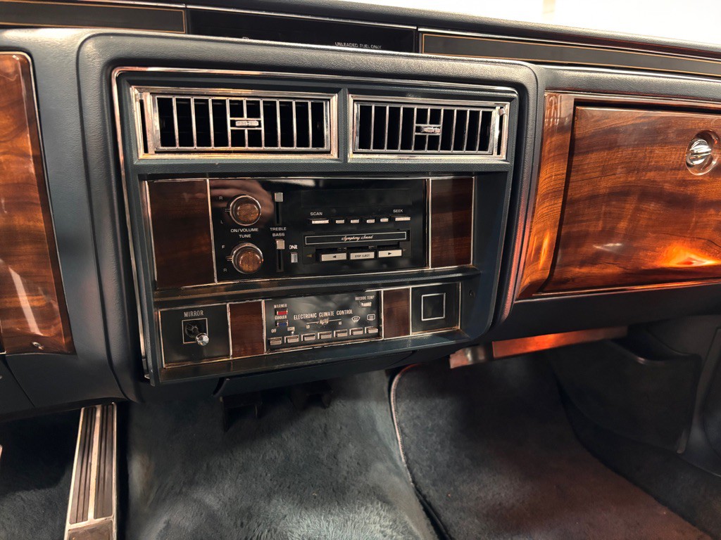 1987 Cadillac Brougham Image 14