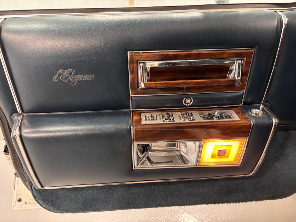 1987 Cadillac Brougham Image 16