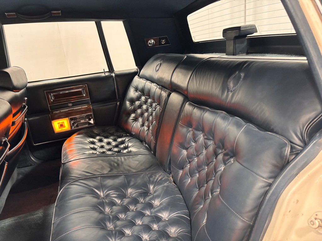 1987 Cadillac Brougham Image 22