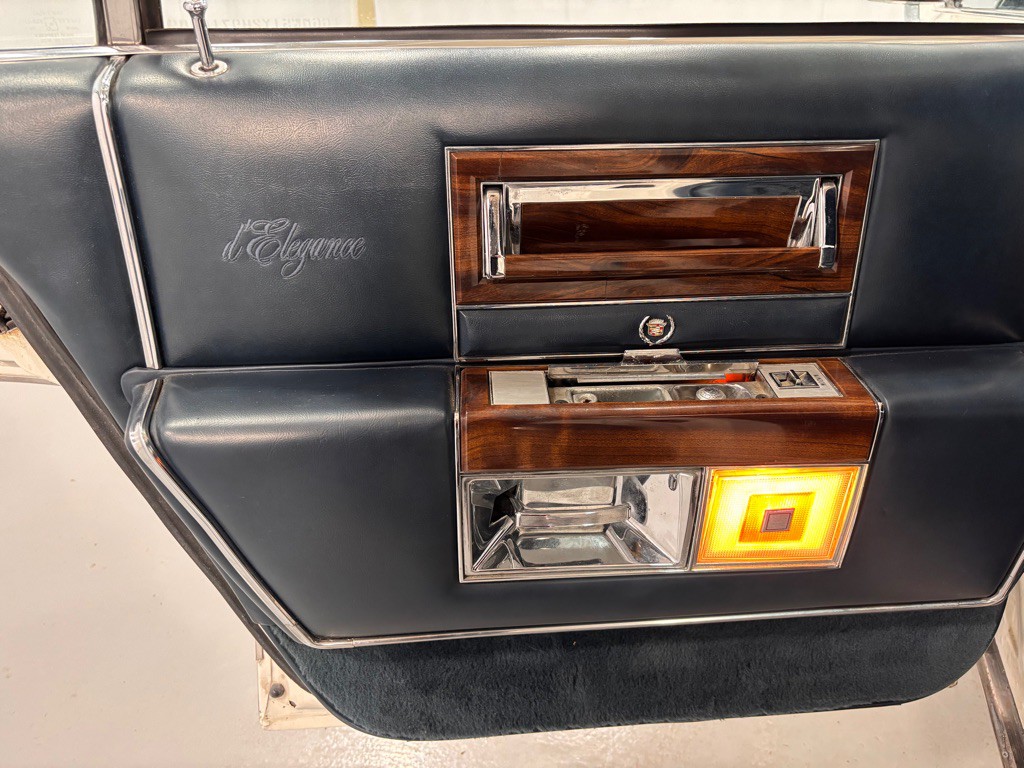 1987 Cadillac Brougham Image 23