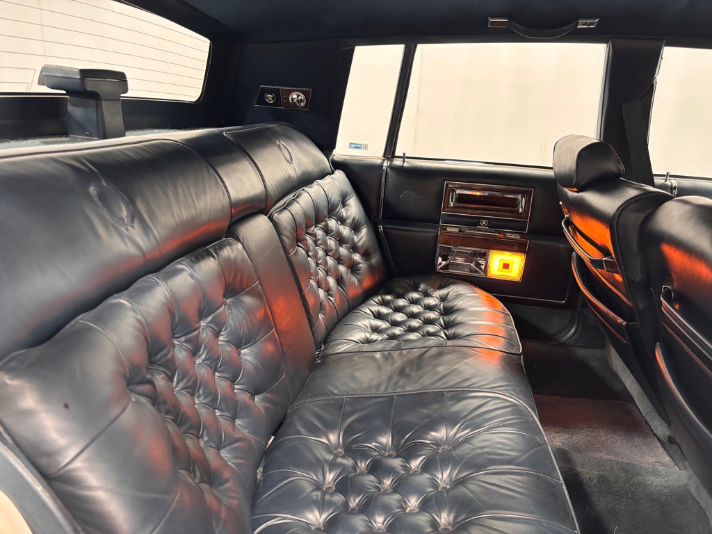 1987 Cadillac Brougham Image 25