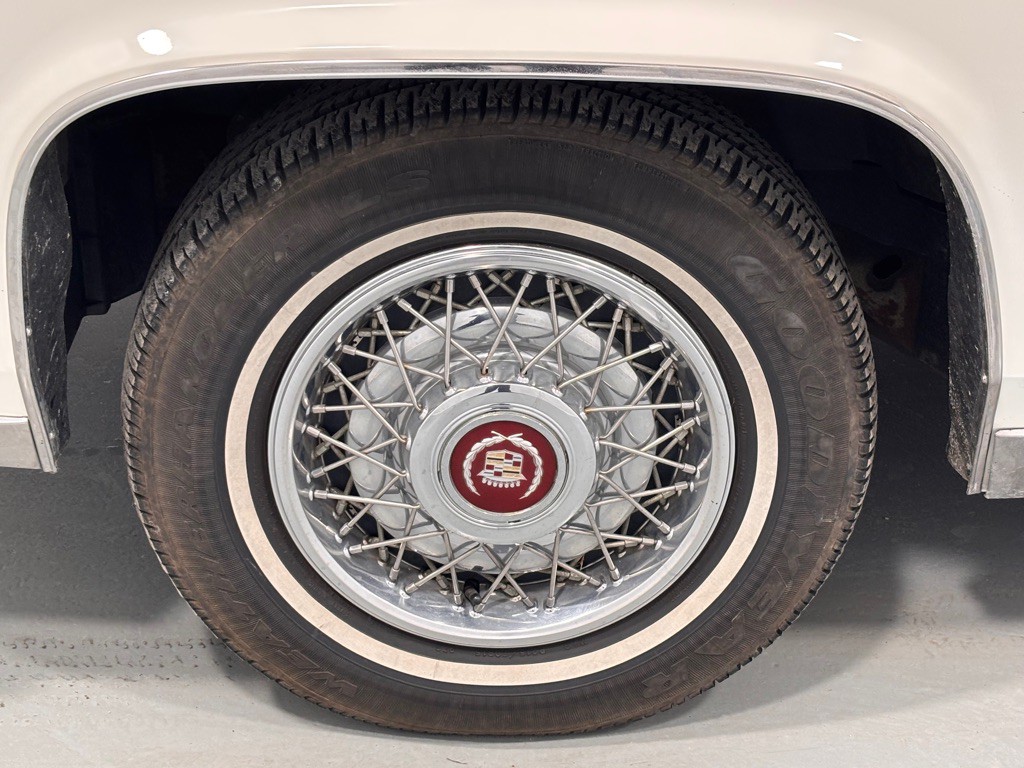 1987 Cadillac Brougham Image 30