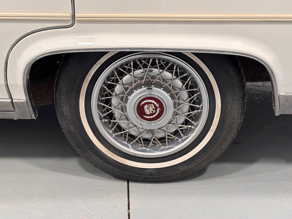 1987 Cadillac Brougham Image 31