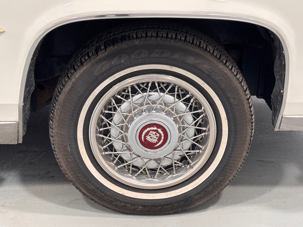 1987 Cadillac Brougham Image 32