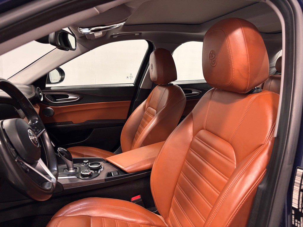 2017 Alfa Romeo Giulia Image 12