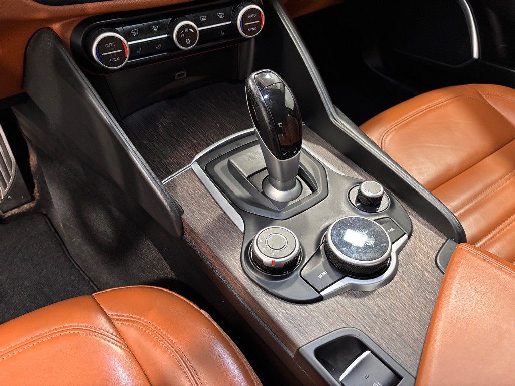 2017 Alfa Romeo Giulia Image 14