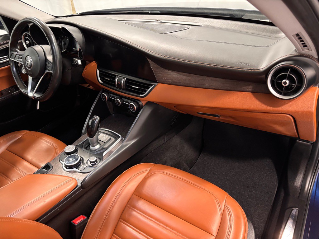 2017 Alfa Romeo Giulia Image 17