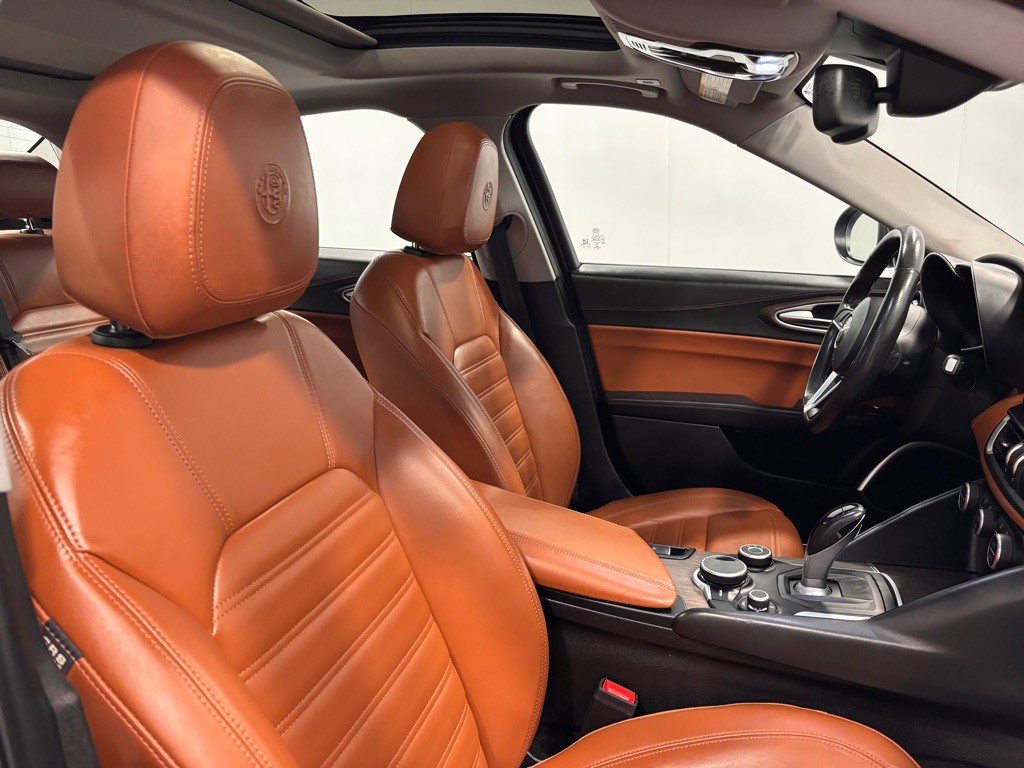 2017 Alfa Romeo Giulia Image 19