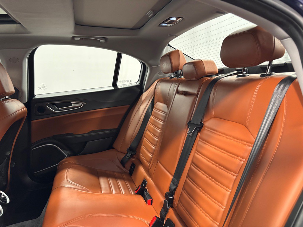 2017 Alfa Romeo Giulia Image 22