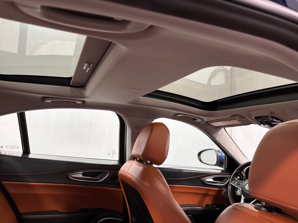 2017 Alfa Romeo Giulia Image 26