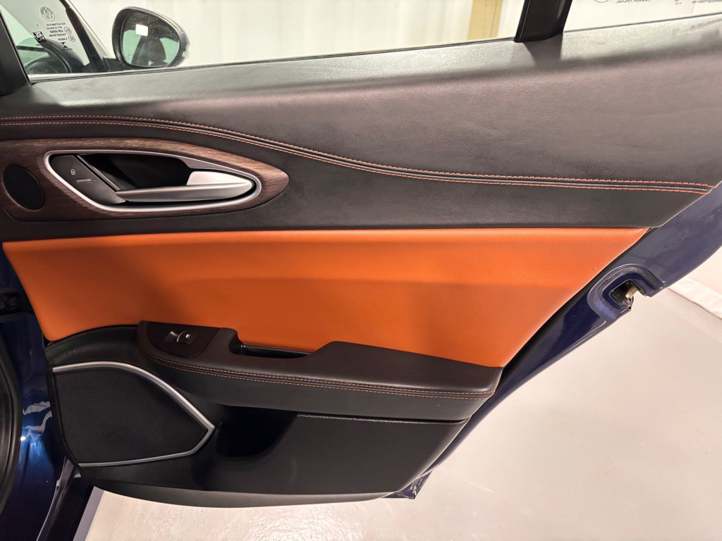 2017 Alfa Romeo Giulia Image 27